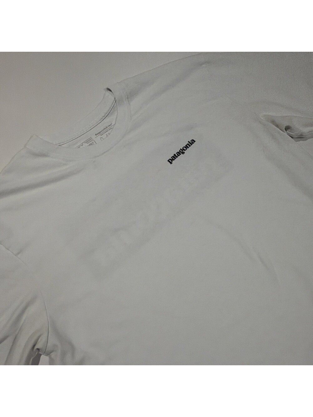 Patagonia Men's Medium  Responsibili-Tee White Short Sleeve Graphic T-Shirt